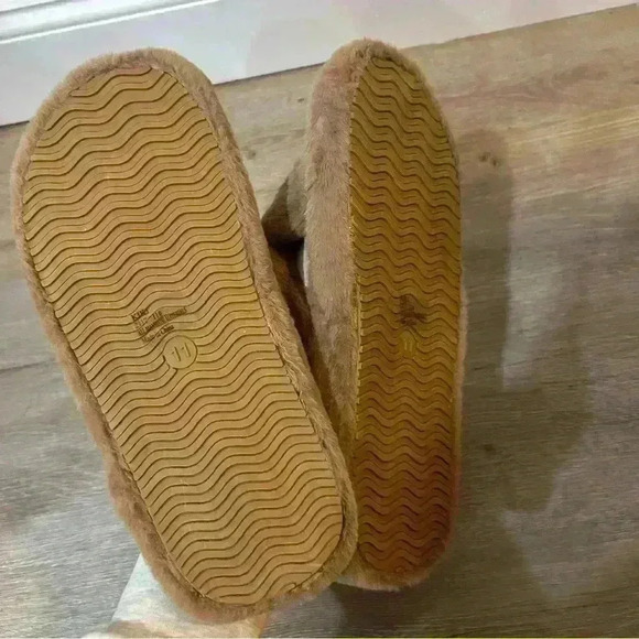 NIB Seven7 Tan Beige Brown Kiki Fuzzy Soft Slipper Sandals Women’s Size 11 - Picture 5 of 6